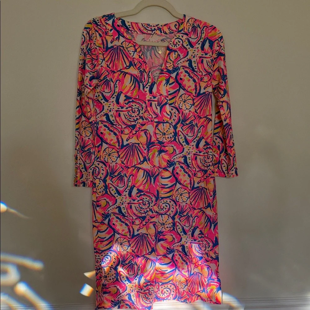 Lilly Pulitzer sea shell v-neck pink dress with size buttons‎ and blue lining